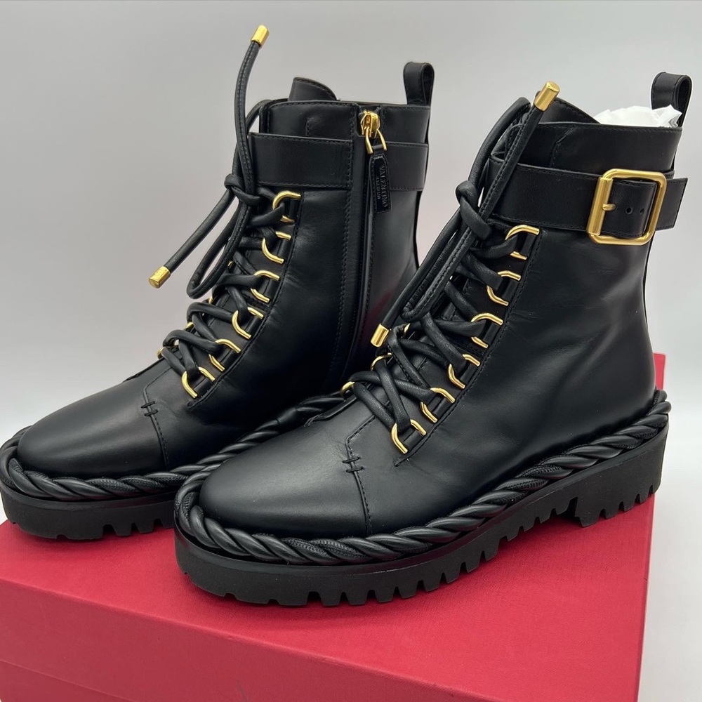 Authentic NEW Valentino Garavani Combat boots
